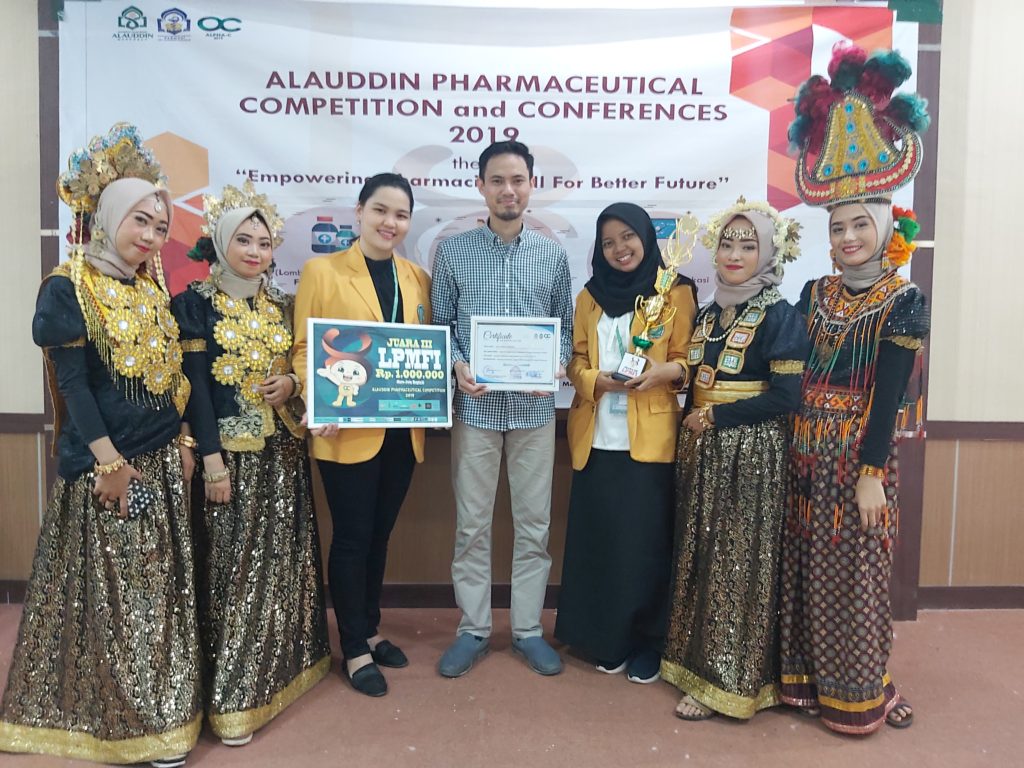 Mahasiswa Farmasi Juara 3 Lomba Produk Mahasiswa Farmasi Indonesia Di ...